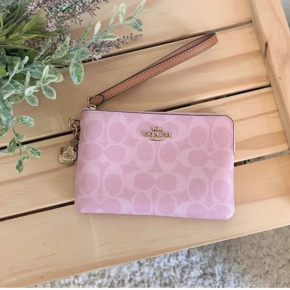 Coach Light Pink Signature Wristlet - Picture 4 of 9